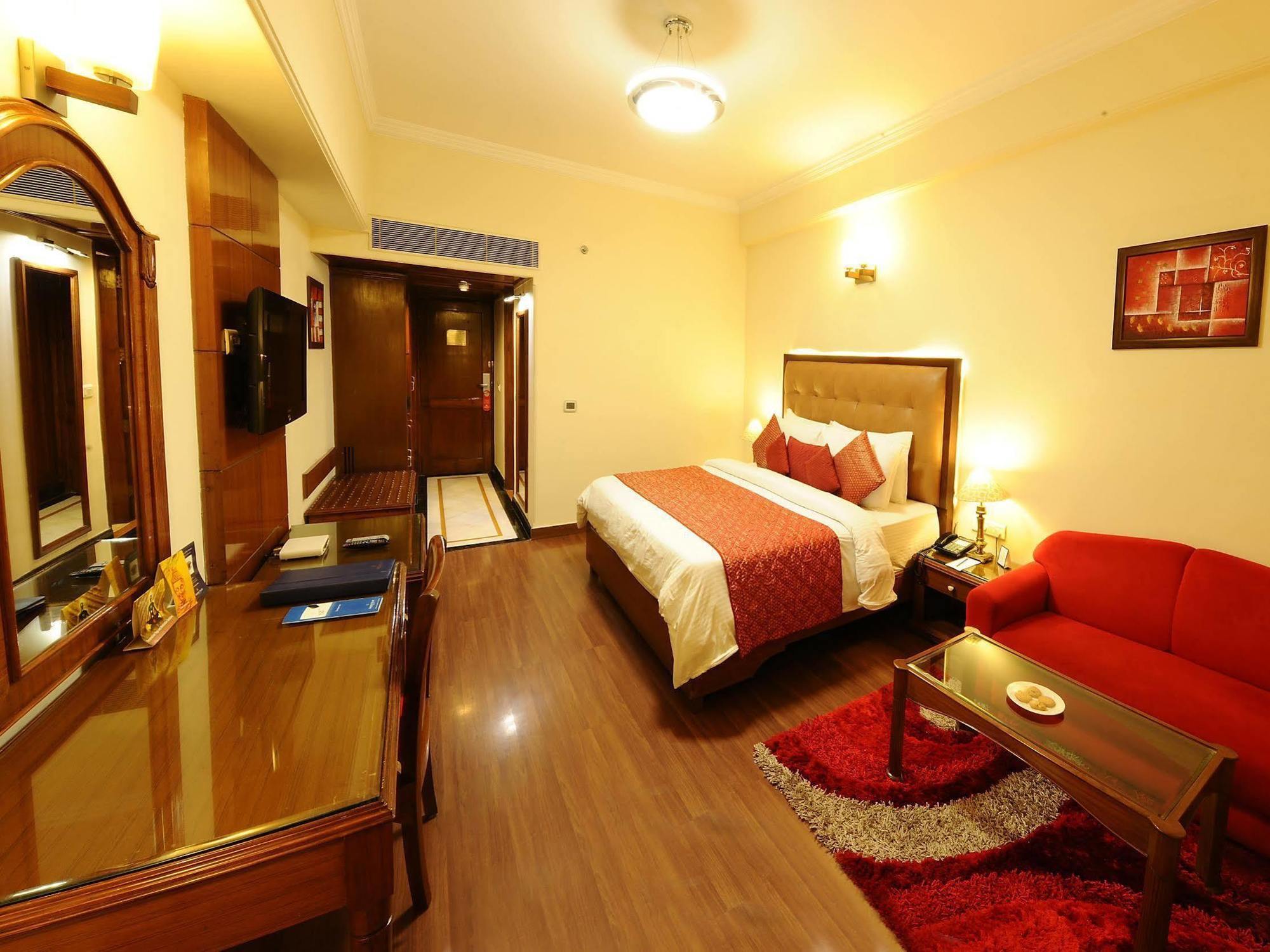 Golden Tulip Amritsar Hotell Eksteriør bilde